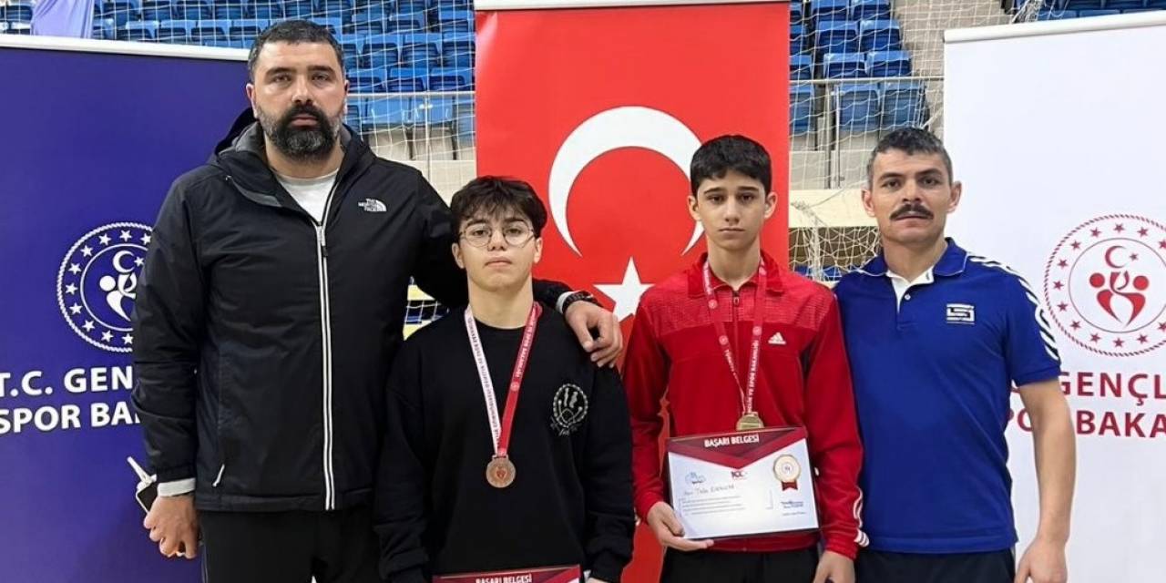 Eskişehirli Sporcular Güreşte Türkiye 3’üncüsü Oldu