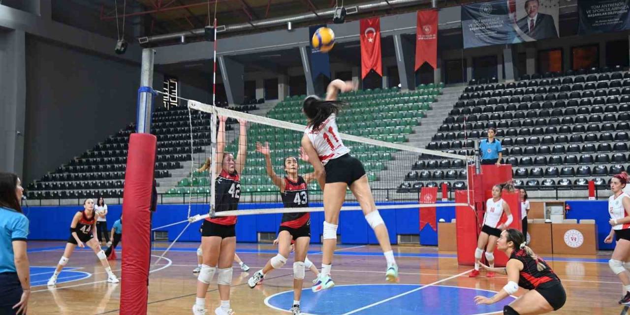 Manavgat Belediyespor Kadın Voleybol Takımı Dolu Dizgin