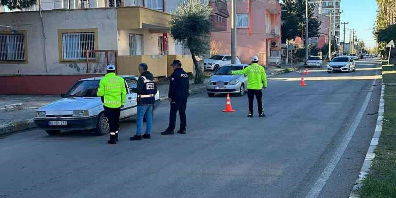 Kozan’da Kumar Oynayan 5 Şahsa 24 Bin Tl Para Cezası