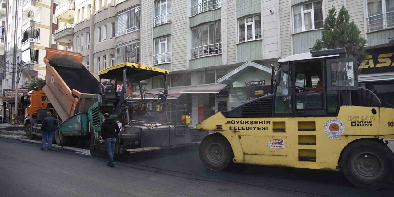 Samsun Büyükşehir, Bafra’da Yolları Sıcak Asfaltla Kaplıyor