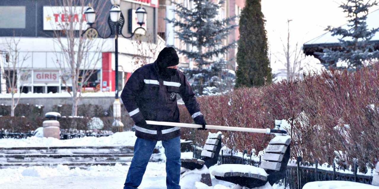 Erzurum’da Kar Ve Soğuk Etkisini Sürdürüyor