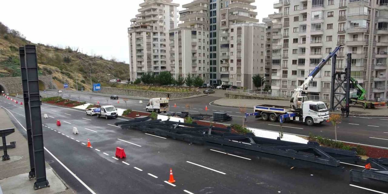 Yayalar İçin Tehlike Oluşturan Noktaya Üst Geçit Yapılmaya Başlandı
