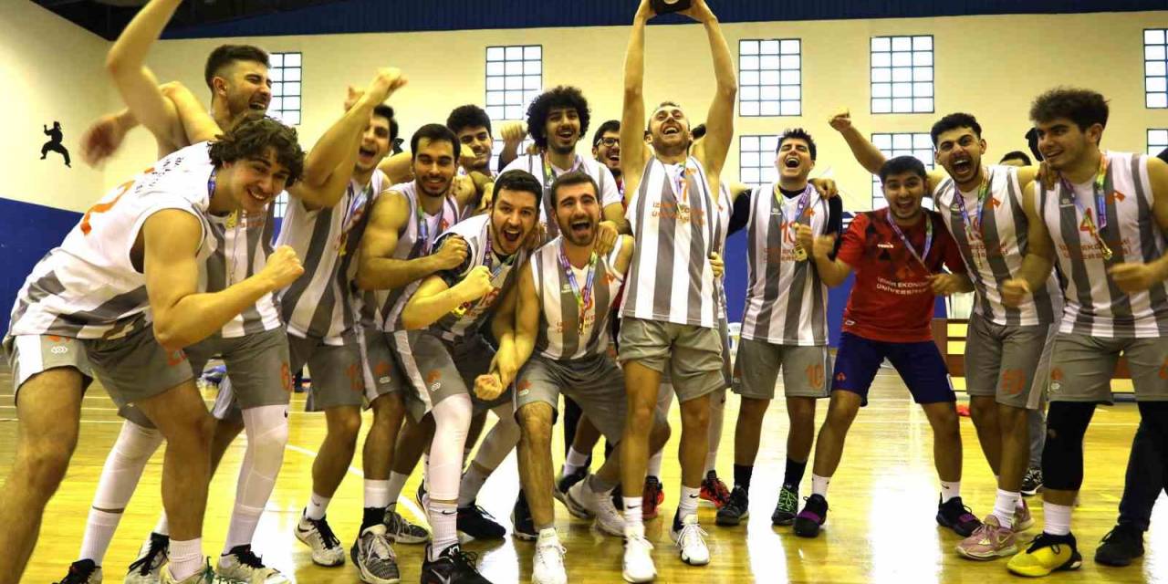 Basketbolda Şampiyon İzmir Ekonomi