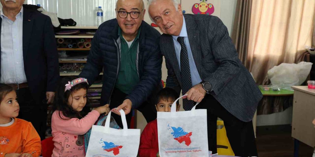 Elleriyle Ördükleri Binlerce Bere Ve Atkıyı Depremzede Çocuklara Gönderdiler