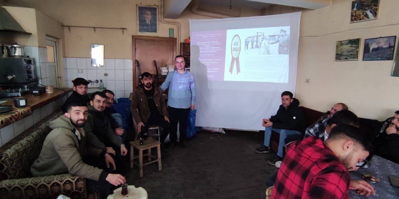 Kahvehanede ‘Daha İyi Baba Olma Semineri’ Verildi