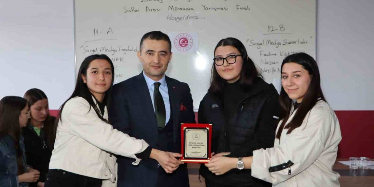 Aziziye Anadolu Lisesinde Sınıflar Arası Münazara Yarışması Finali Yapıldı