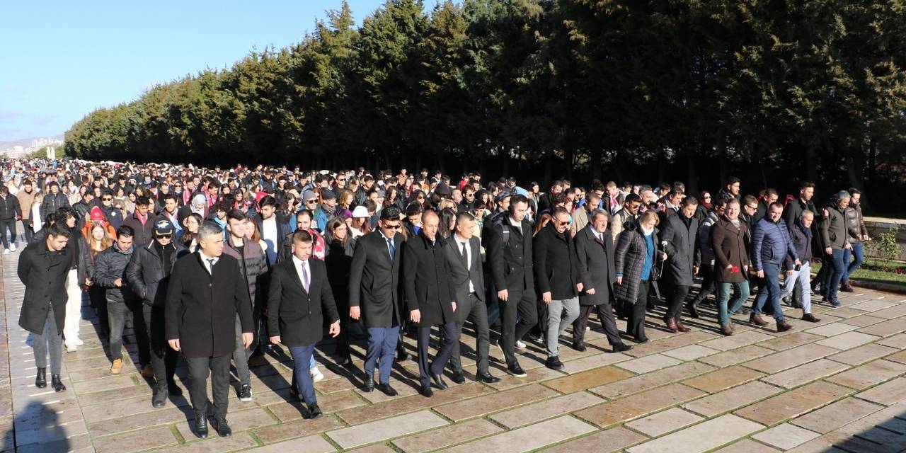 Manisalı Gençlerden Duygu Dolu Ziyaret