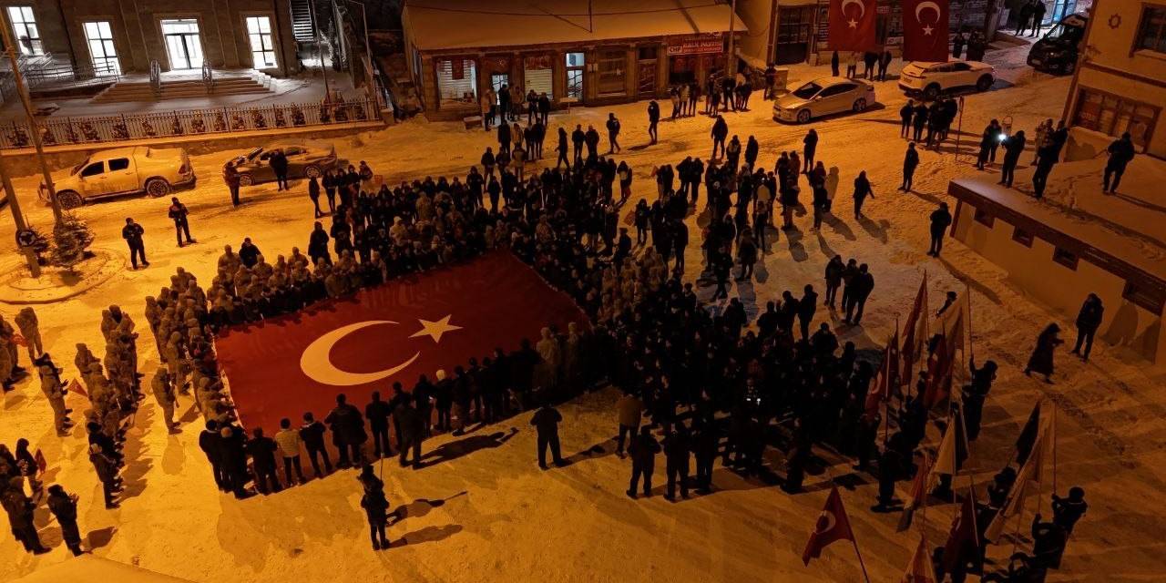 Sarıkamış Şehitleri İçin Fener Alayı Düzenlendi