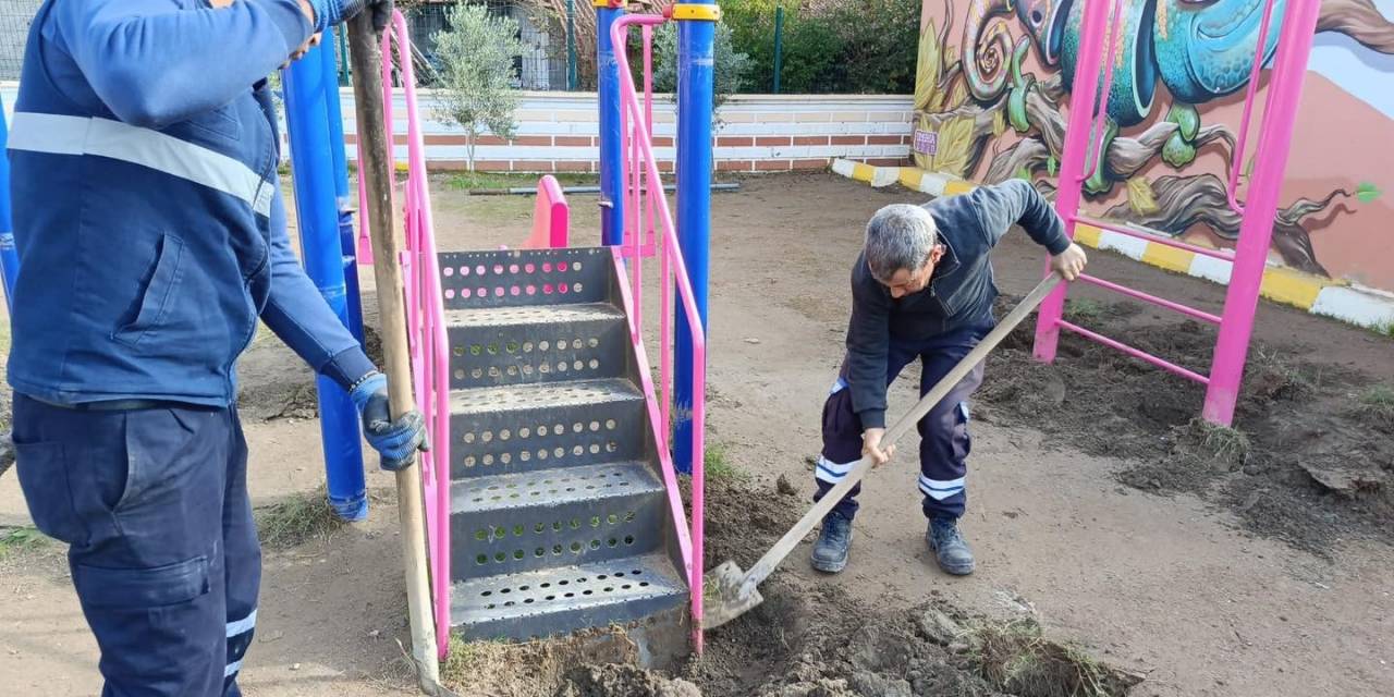 Ortaca’da Yol Ve Parkların Bakım Onarım Çalışmaları Devam Ediyor