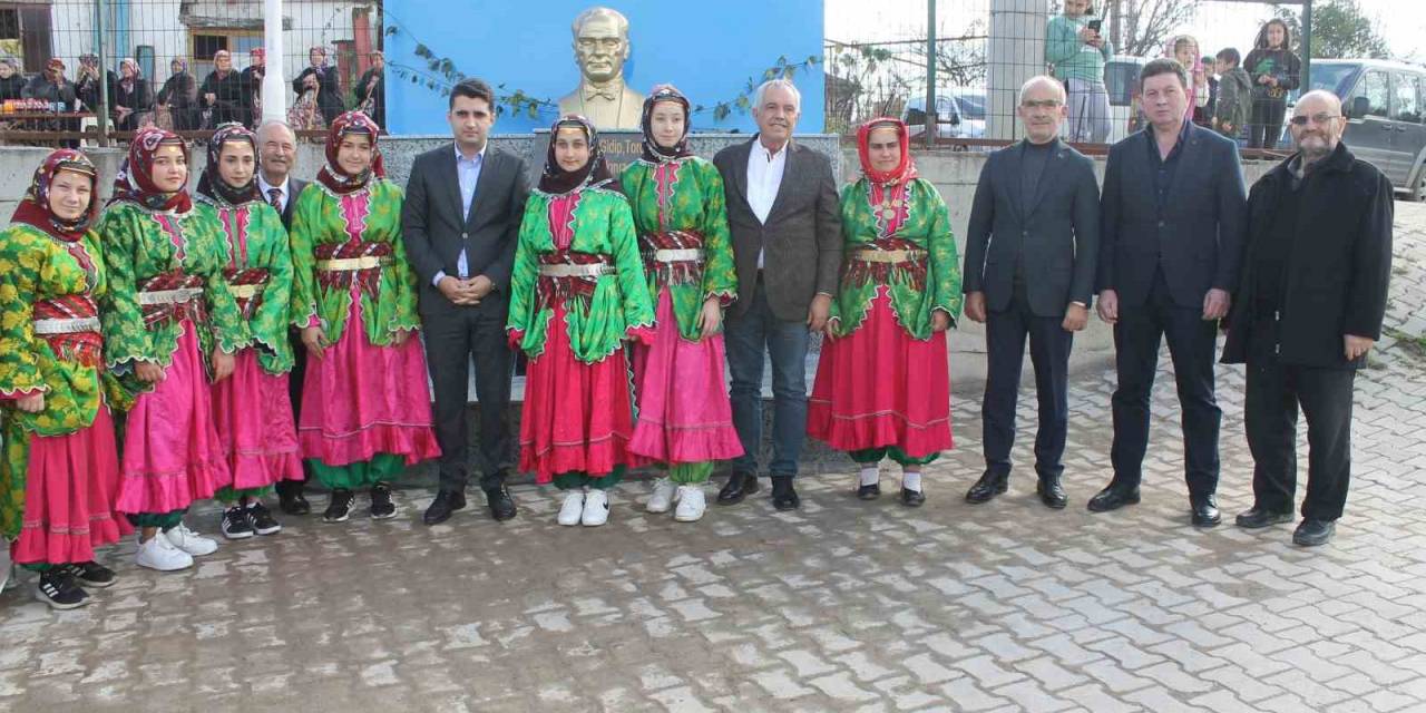 Manyas Peynirkuyu’da Atatürk Büstünün Açılışı Yapıldı