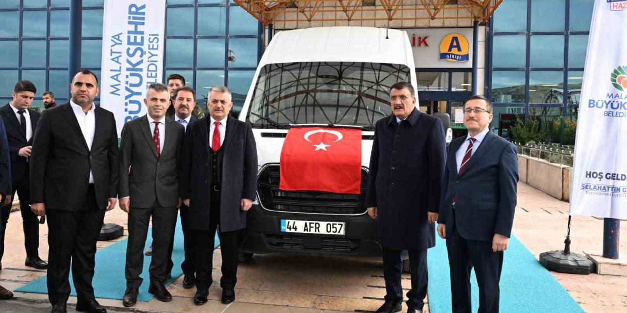 Turgut Özal Tıp Merkezi’ne Araç Hediyesi