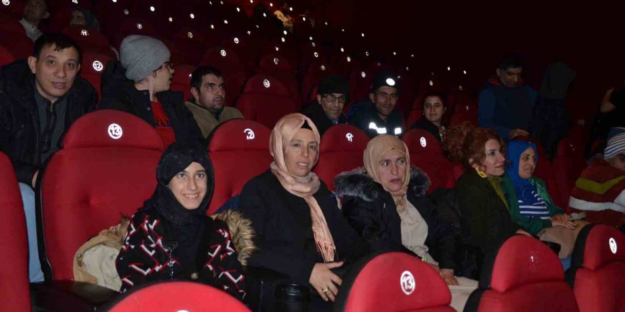 Diyarbakır’da Engelli Vatandaşlara Sinema Keyfi