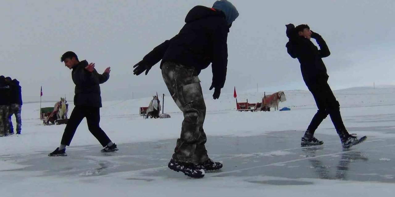 Çıldır Gölü’nde Halaylı Atlı Kızak Sezonu Açılışı
