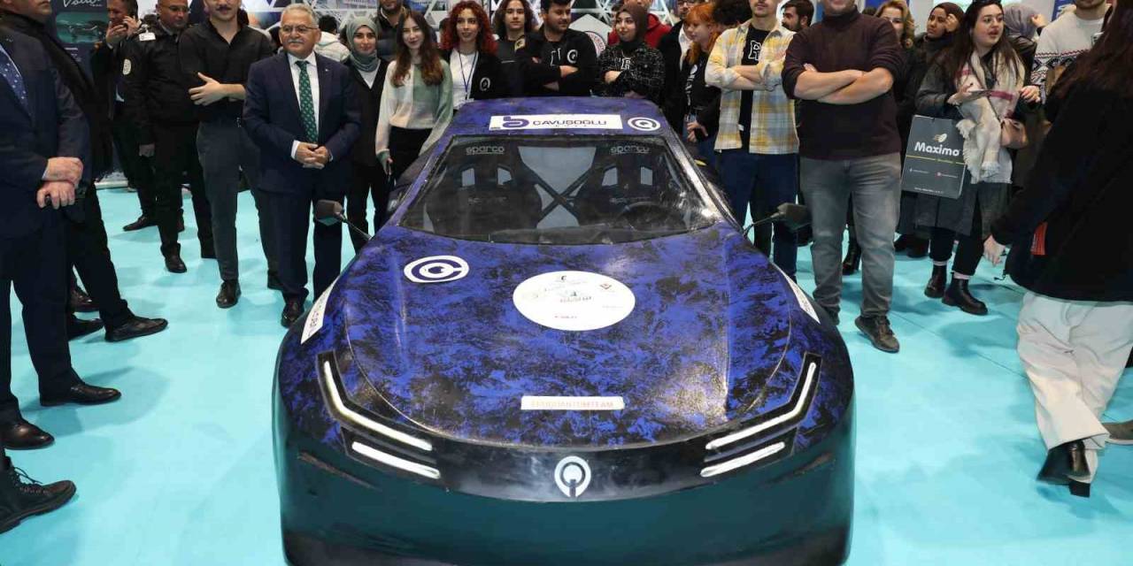 Başkan Büyükkılıç, Kariyer Fuarı’nda Stantları Gezdi, Cihazları İnceledi