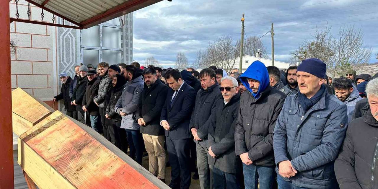 Ordu’da Dereye Uçan Otomobilde Hayatını Kaybeden Çift Son Yolculuğuna Uğurlandı