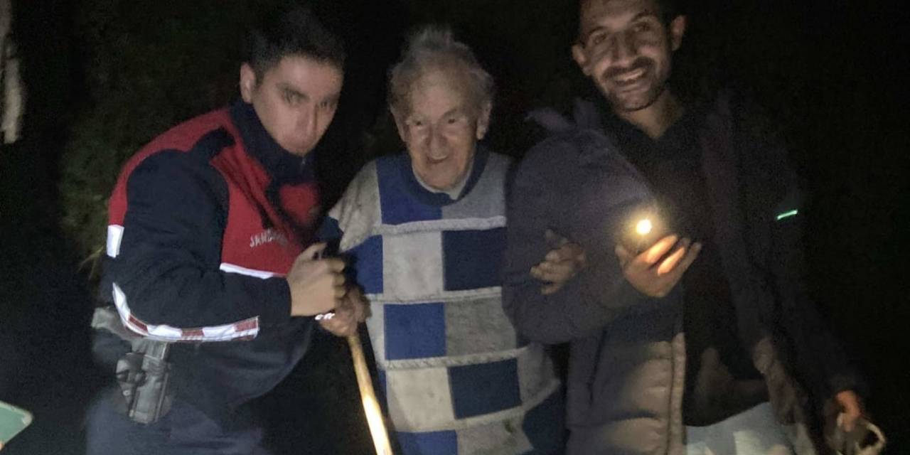 Mantar Toplamak İçin Gittiği Ormanda Kayboldu, Jandarma Ailesine Teslim Etti