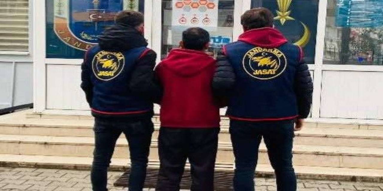 9 Yıl Hapis Cezası İle Aranan Firari Hükümlü Saklandığı Evde Yakalandı