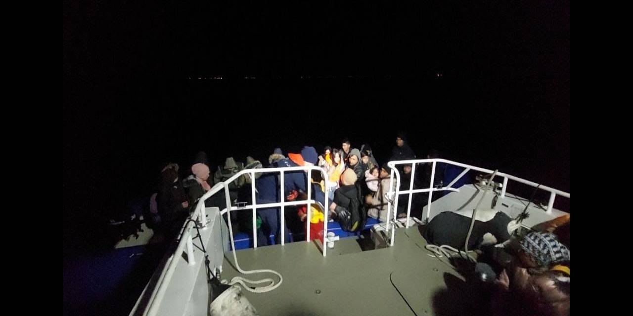 Ayvalık’ta 42 Düzensiz Göçmen Kurtarıldı