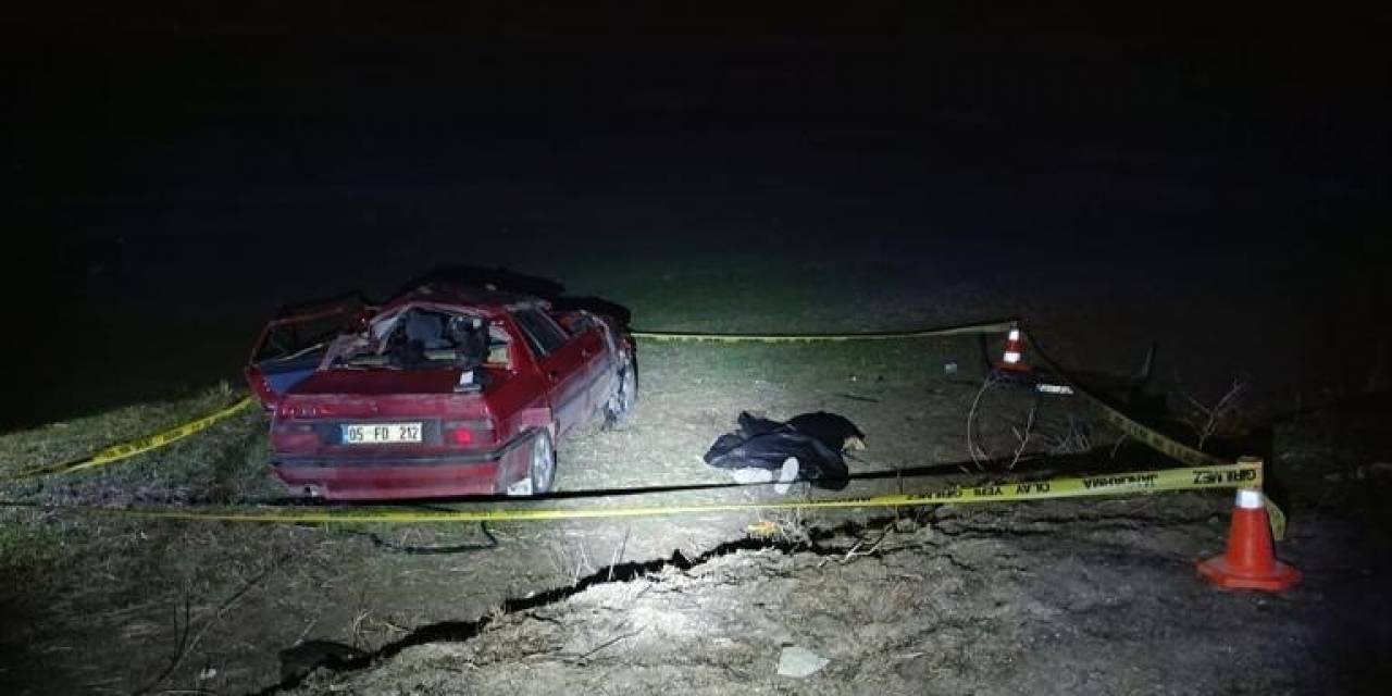 Amasya’da Otomobil Yoldan Çıkarak Devrildi: 1 Ölü, 1 Yaralı