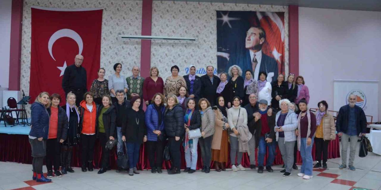 Cumhuriyetin 100. Yılında Kadının Toplumdaki Yeri Paneli Gömeç’ta Yapıldı