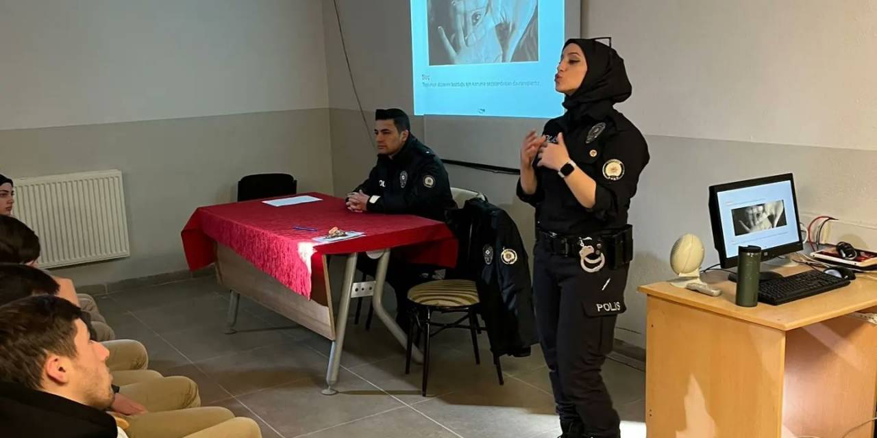 Polisten Çocuklara Ve Gençlere Bilgilendirme