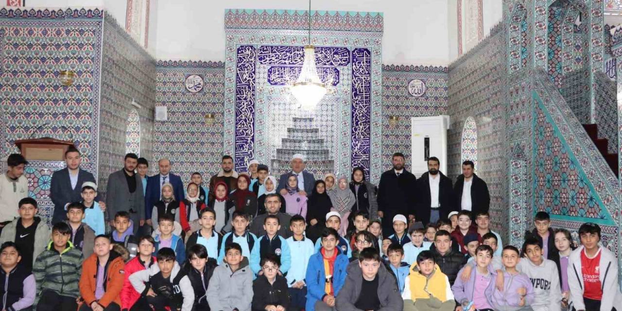 Altunkaya: “Bayrağımıza Sahip Çıkın”