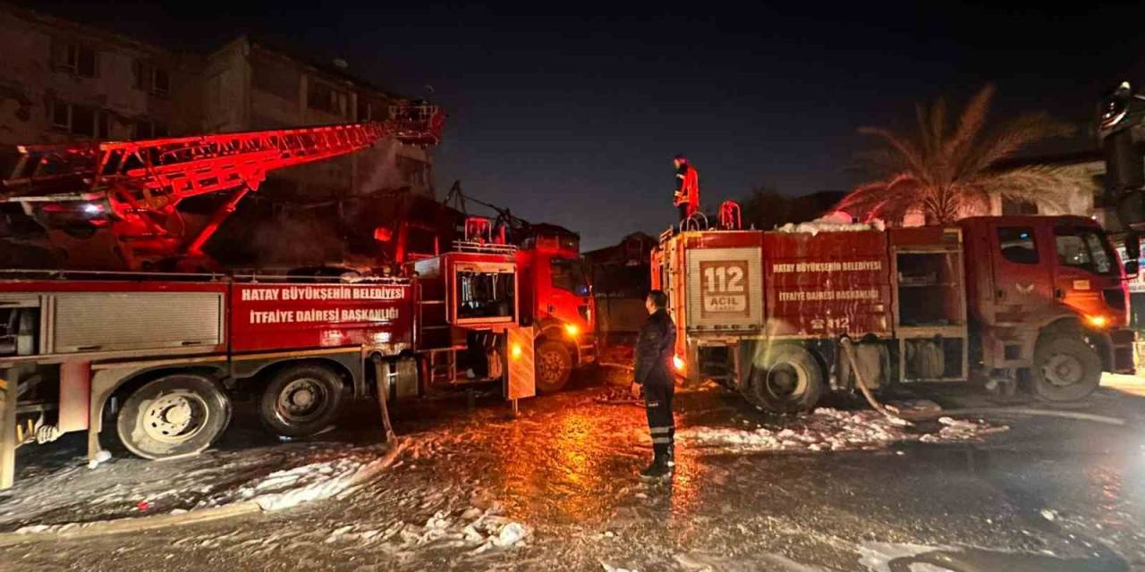 Tarihi Uzun Çarşı’da Korkutan Yangın