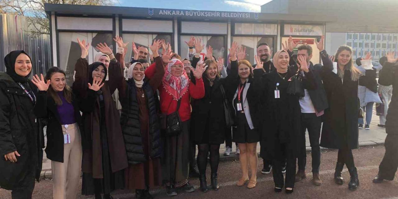 Simit Satan İşitme Engelli Çifte İşaret Dili Sürprizi