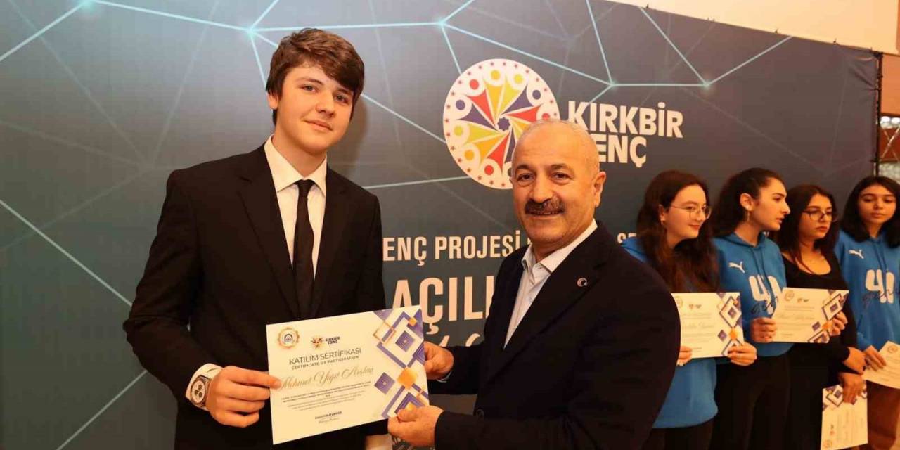 Gençler "Liderliği" Öğreniyor