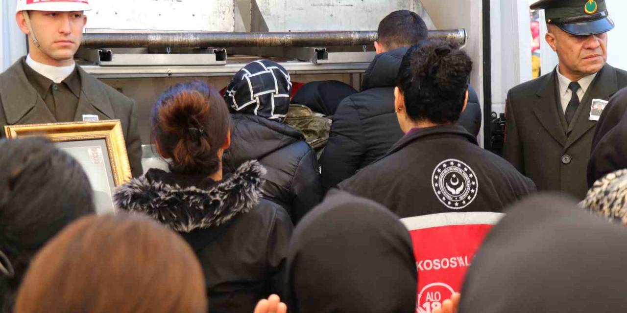 Şehit Eşini Askeri Kamuflajla Uğurladı