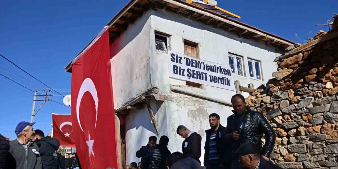 Teröre Ve Siyasi Uzantılarına Unutamayacakları Pankartlı Mesaj