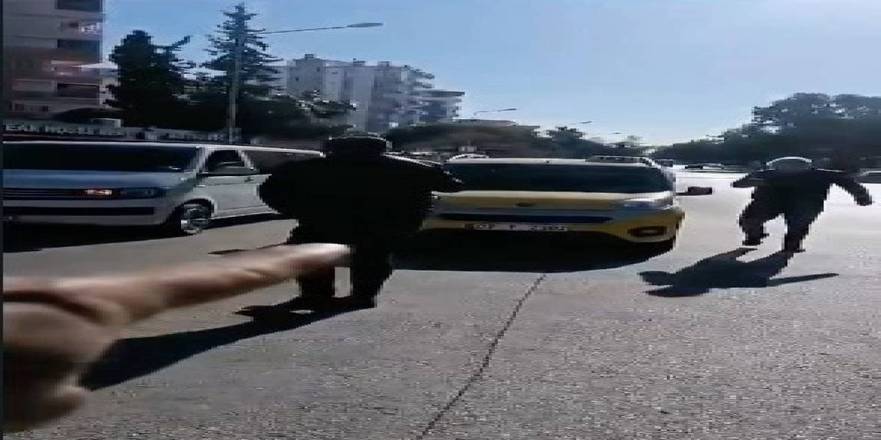 Yolcu Taşıyan Aracın Önünü Kesen Taksiciler Gözaltına Alındı