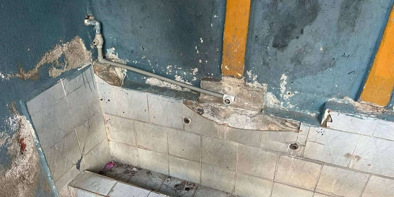 Oynarken Muslukları Kıran Öğrenciler, Arkadaşlarını Susuz Bıraktı