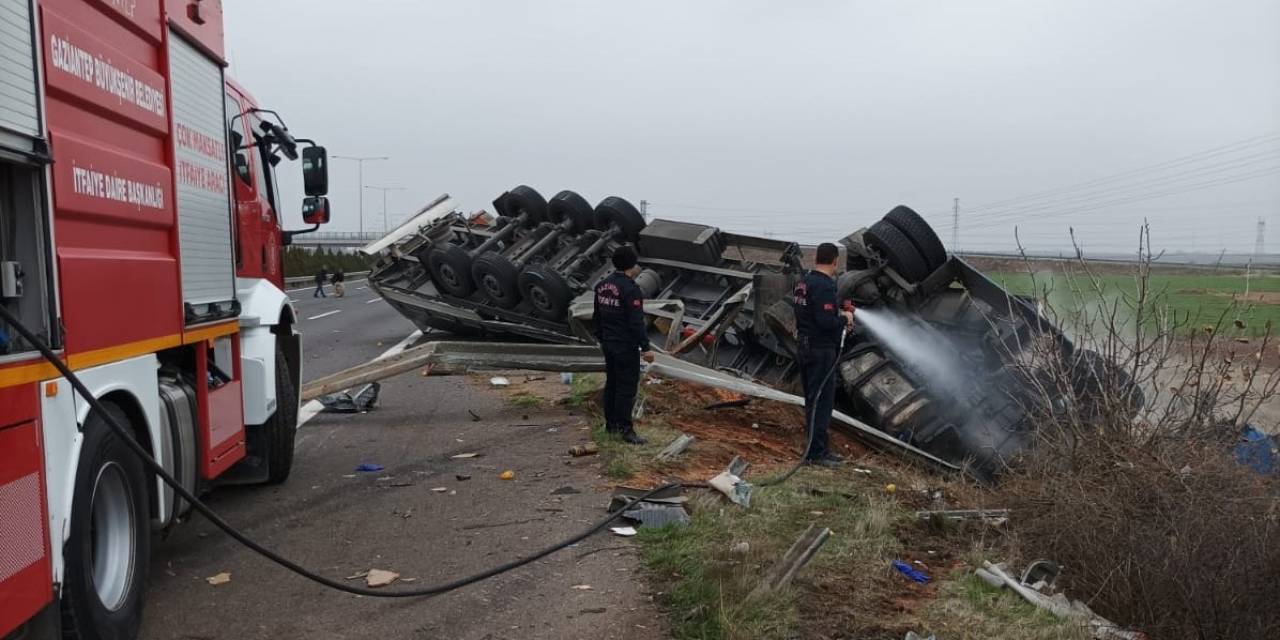 Yolcu Minibüsü İle Tır Çarpıştı: 1 Yaralı