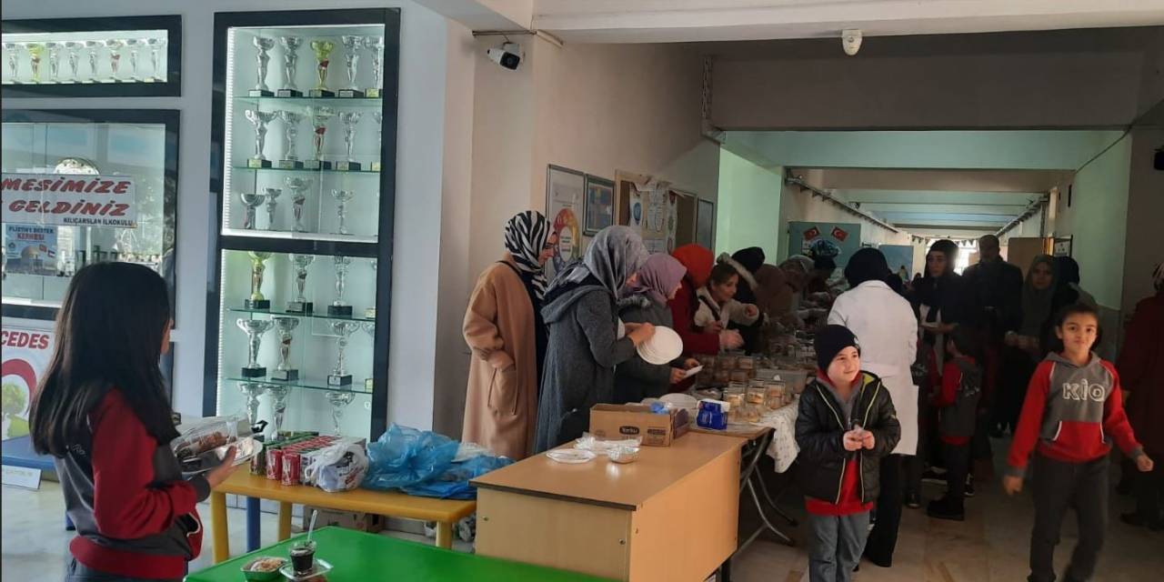 Minik Öğrencilerden Filistin’e 67 Bin 850 Tl Destek