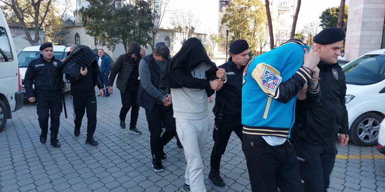 Bonzai Hammaddesiyle Yakalanan 5 Kişi Adliyeye Sevk Edildi