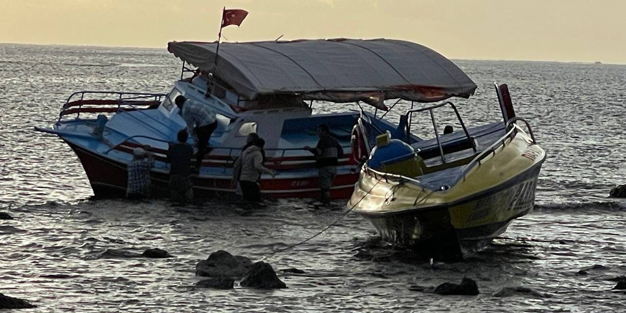 Barınaktaki Balıkçı Teknesini İpini Çözüp Çalmaya Çalıştılar Tekne Karaya Oturunca Kaçtılar