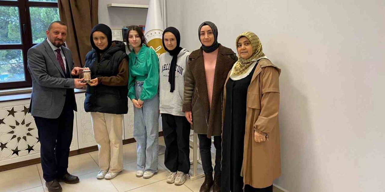 Simav Kız İmam Hatip Lisesi Öğrencileri Filistin İçin Yardım Topladı