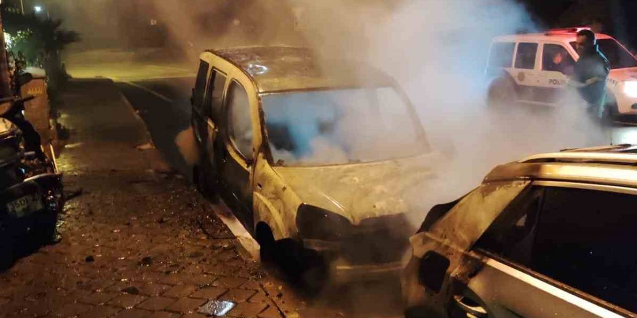 Kuşadası’nda Araçların Kundaklandığı İddiası