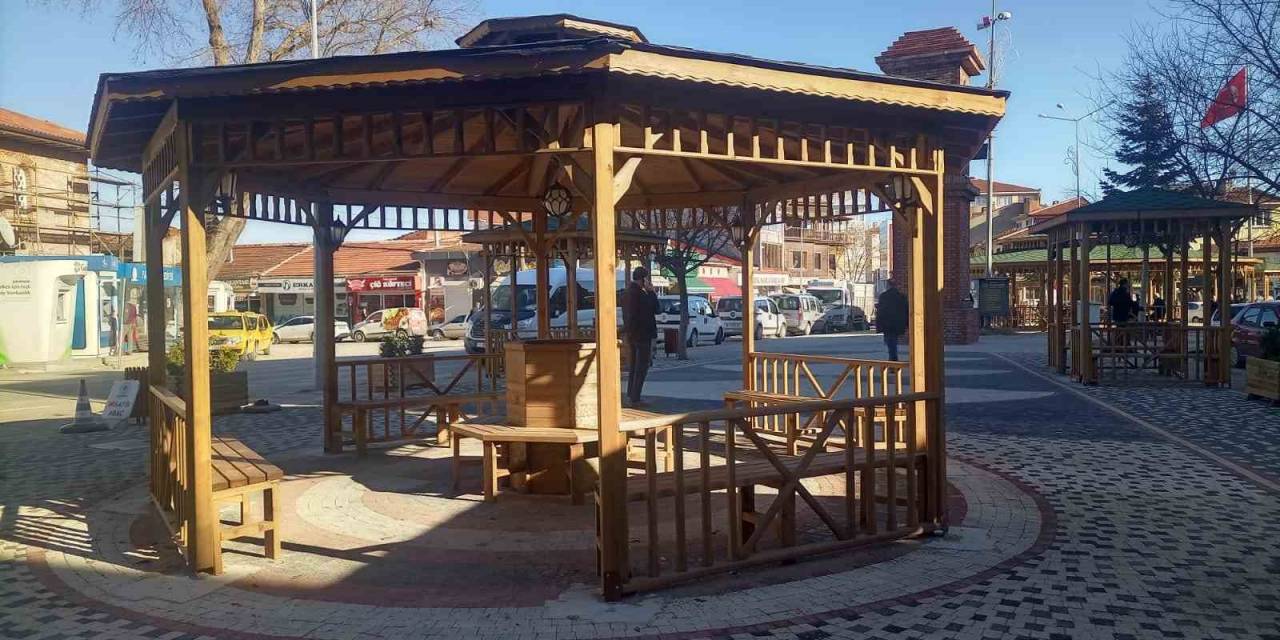 İlk Günden Çöplüğe Çevrildi