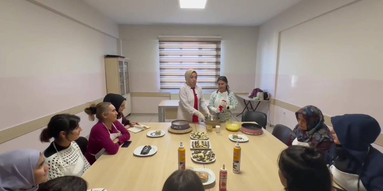 Şahinbey Belediyesi’nin Pasta Kursuna Yoğun İlgi
