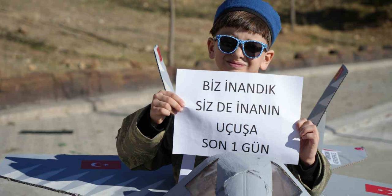 Teknofest’te Gördü, Milli Muharip Uçağı Kaan’ın Maketini Yaptı: Tek Hayali Pilot Olmak