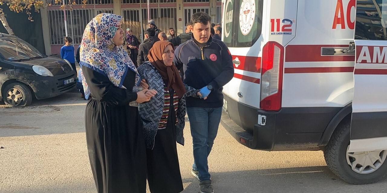 Kontrolden Çıkan Otomobil Park Halindeki Araca Çarparak Devrildi