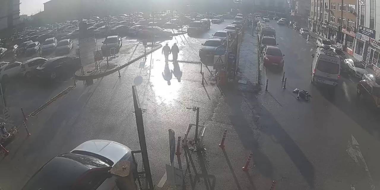 Ambulansın Çarptığı Yaşlı Kadın Hayatını Kaybetti: O Anlar Kamerada