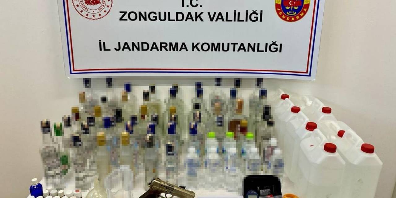 Yılbaşı Öncesi Jandarmadan Operasyon, Litrelerce Sahte Alkol Ele Geçirildi