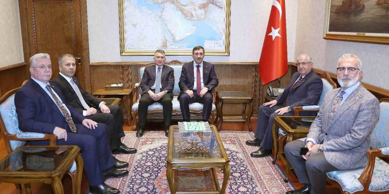 Siyasilerden Bakan Güler’e Şehit Askerler İçin Taziye Ziyareti