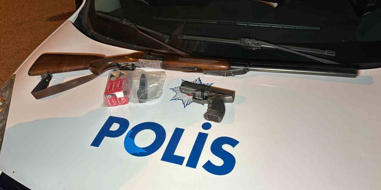 Denetimde Tabanca Ve Tüfek Ele Geçirildi
