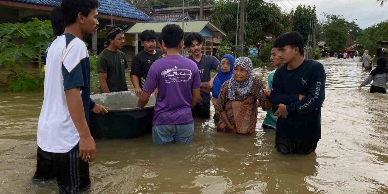 Tayland’ın Güneyinde Sel Felaketi: 20 Bin Ev Selden Etkilendi