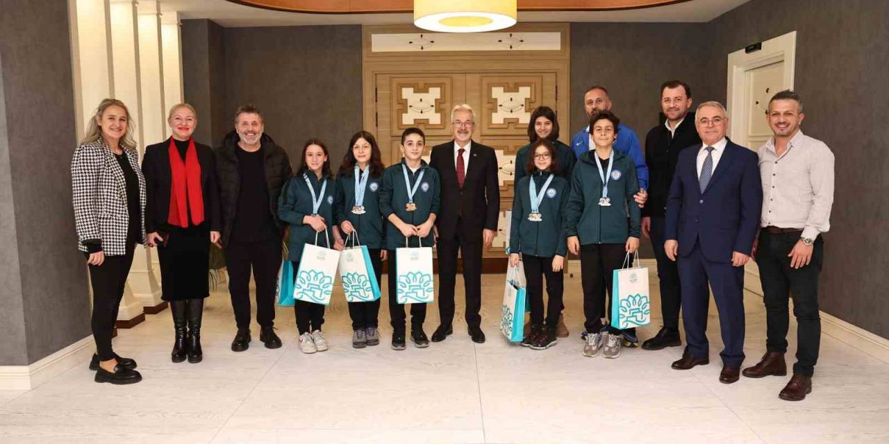 Nilüfer’in Genç Yüzücüleri Başarılarıyla Gururlandırdı