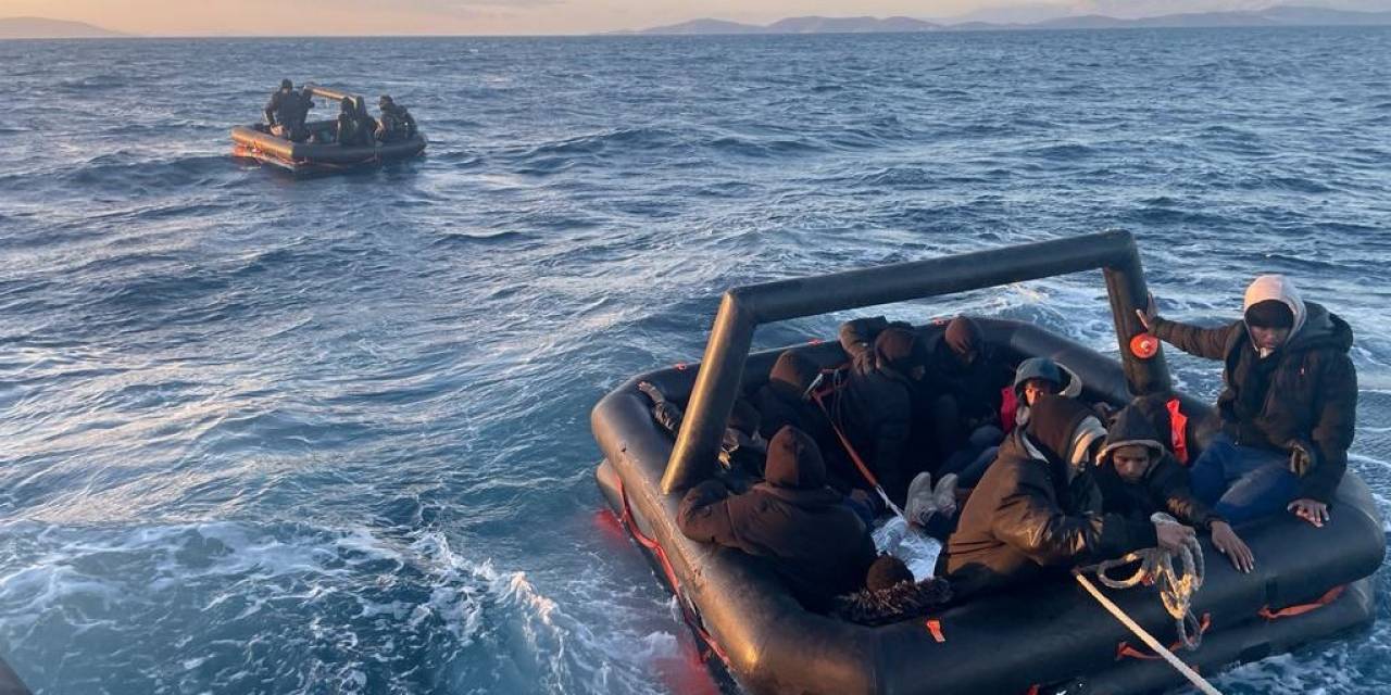 Sal Ve Lastik Botlarda Can Pazarı: İzmir Açıklarında 96 Göçmen Kurtarıldı